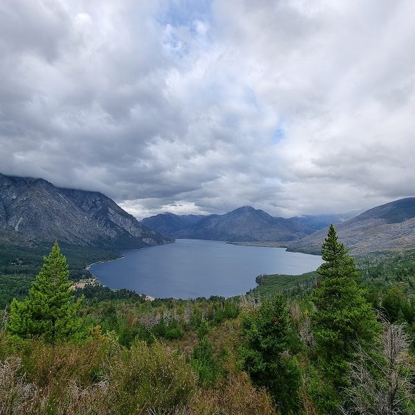 Vista Panorámica del Lago Epuyén. Enmarcado por el Pirque, el Pilque y el Cordón Cholila. Cordón El Derrumbe. 