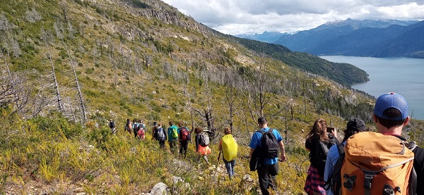 Caminata en Grupo con el Club Andino Lago Puelo. Cordón El Derrumbe. 