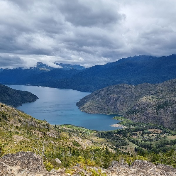 Vistas panorámicas por el camino hacia la segunda laguna. El Espejito. Cordón El Derrumbe. 