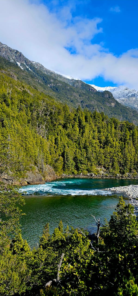 Río Puelo. Los Hitos